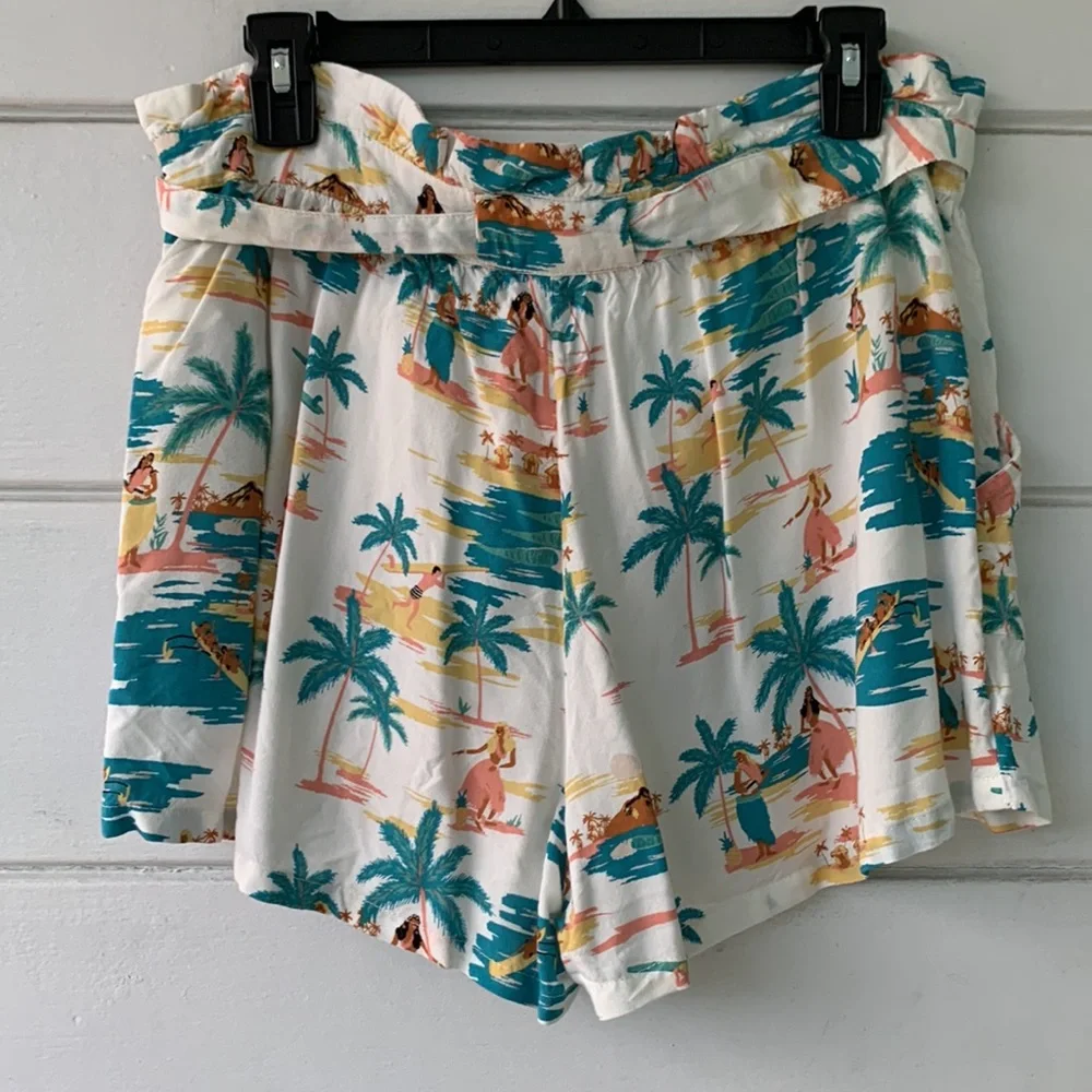 ROXY| NWOT Tropical Print Shorts with Tie Waist